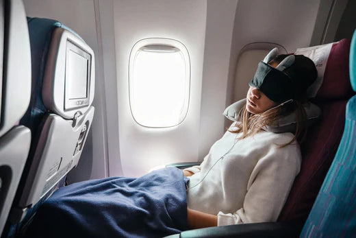 7 Tips on How to Sleep on a Plane