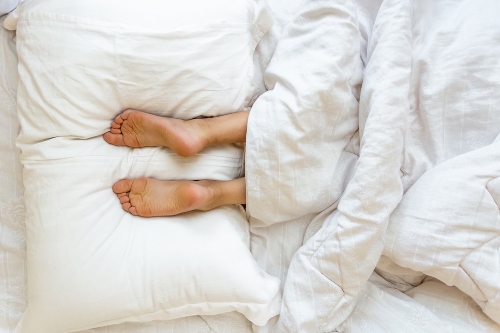 How a Leg Pillow Can Change Your Sleep